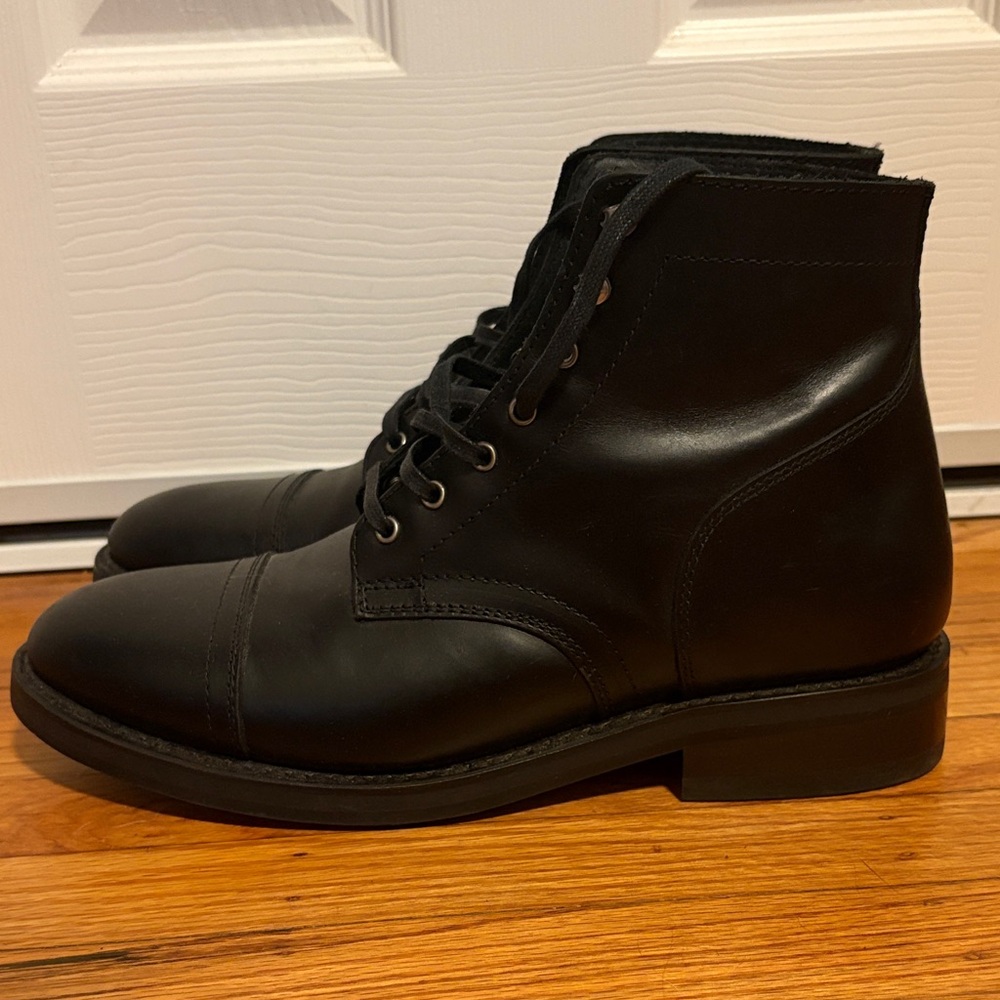 Mens 9.5 EE (wide) Thursday “Captain” boots
Black